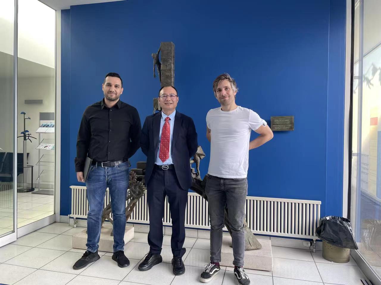 42b453a4290bae05a5ed3d551c105a8